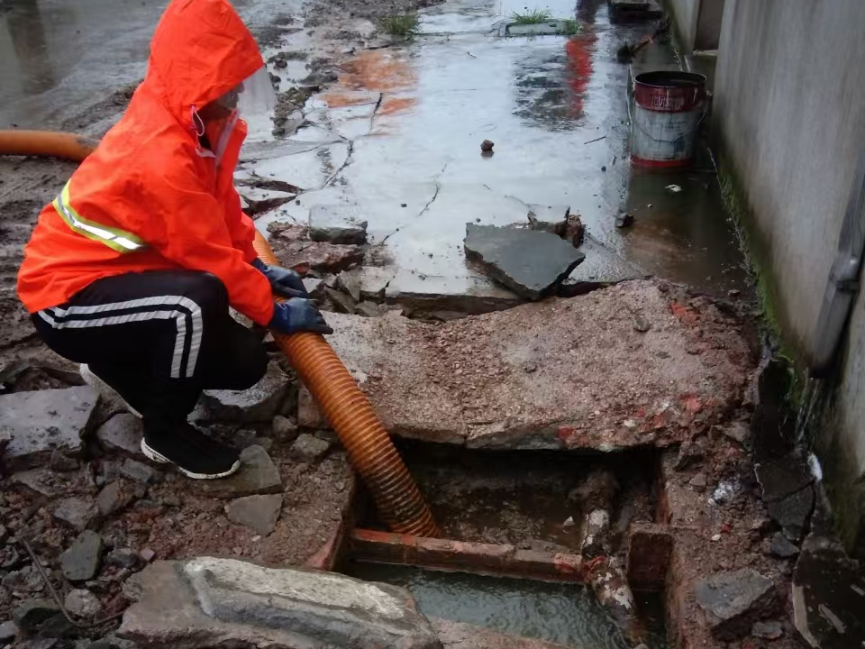 玉环专业清理污水池 炜誉市政以规范流程守护城市 “肠道”