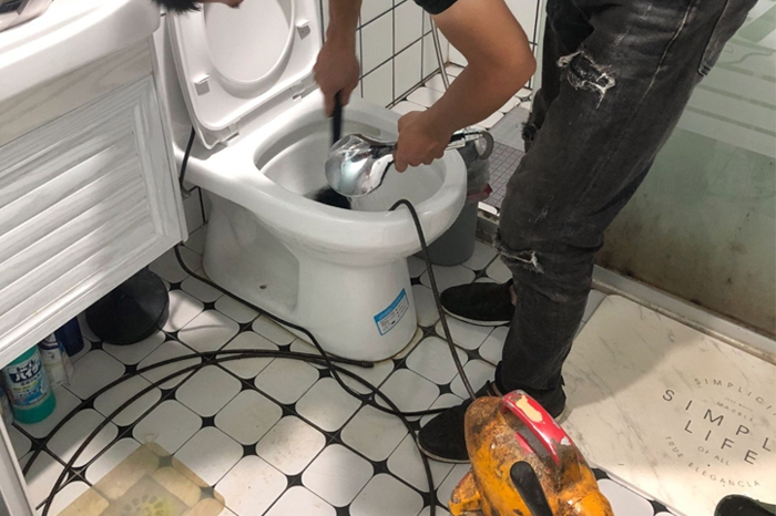 玉环马桶经常堵塞竟是因为它们,别因方便惹来大麻烦